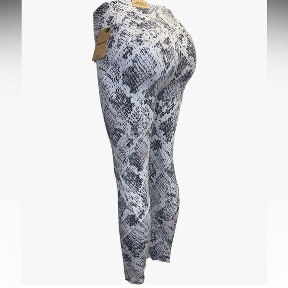 PINK SPORT Black and White Snakeskin leggings size large. - Picture 3 of 8